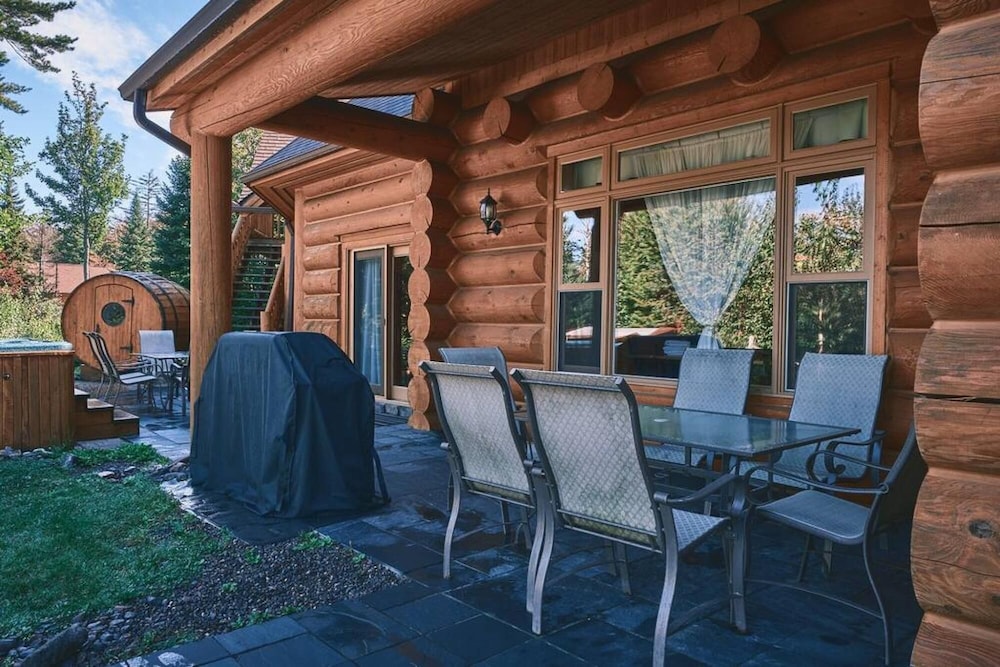 Executive Plus 89 - Luxurious log Home With Private hot tub Pool Sauna and Close to Activities, Photo 27