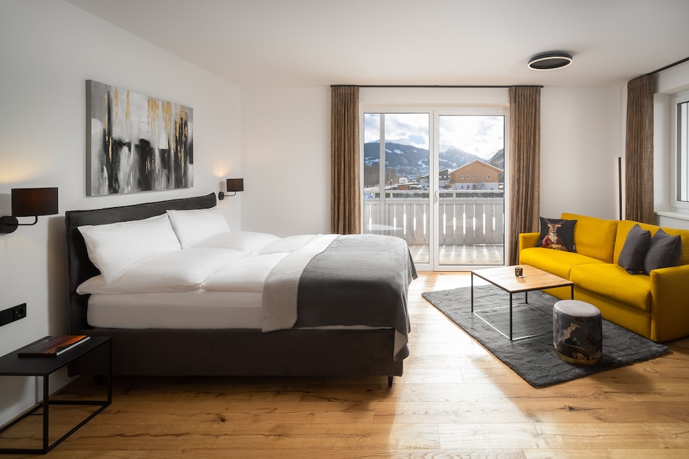 Deluxe Quadruple Room, Kitchen, Mountain View