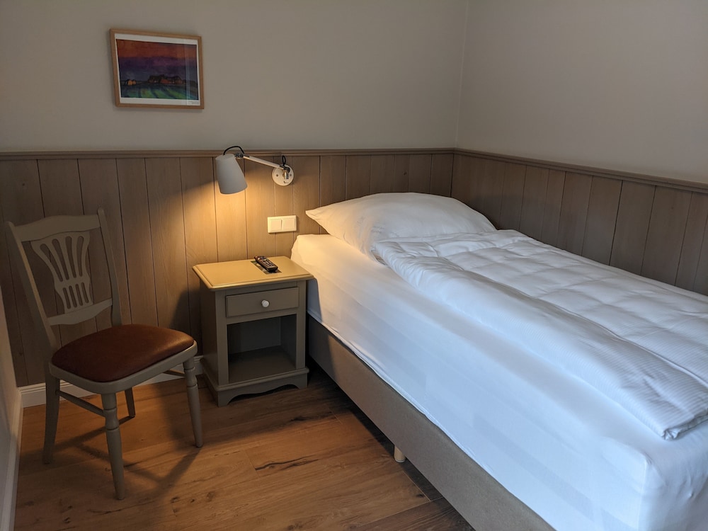 Comfort Single Room, 1 Twin Bed, Non Smoking, Courtyard View (West) photo 2