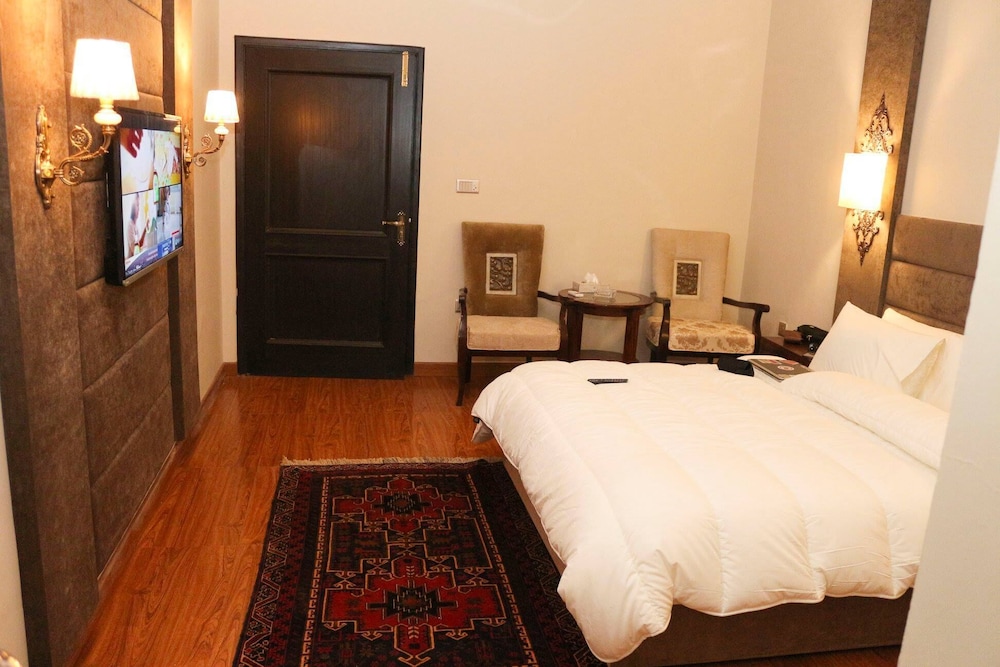 Deluxe Double or Twin Room photo 3