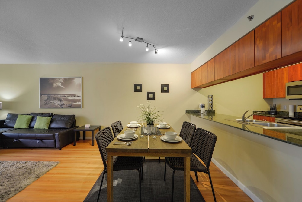 Luxury Condo, 1 Bedroom, City View photo 3