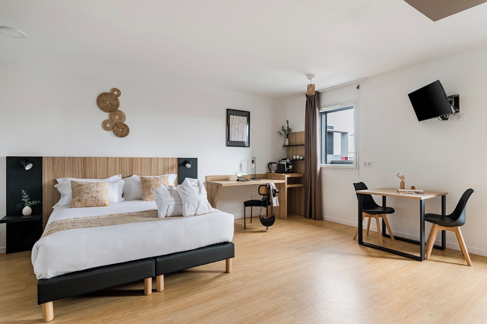 Business Studio Suite, 1 Queen Bed, Non Smoking, Kitchenette photo 1