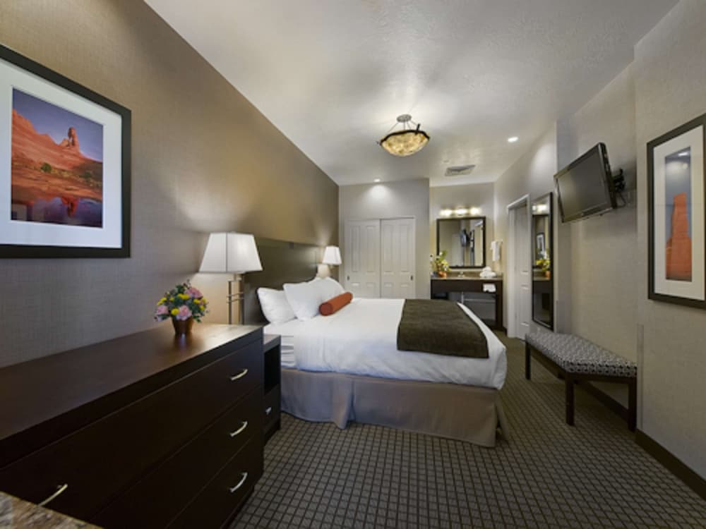 Suite, Multiple Beds, Balcony, Pool View