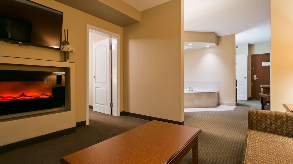 Suite, 1 King Bed, Non Smoking, Jetted Tub (With Sofabed)