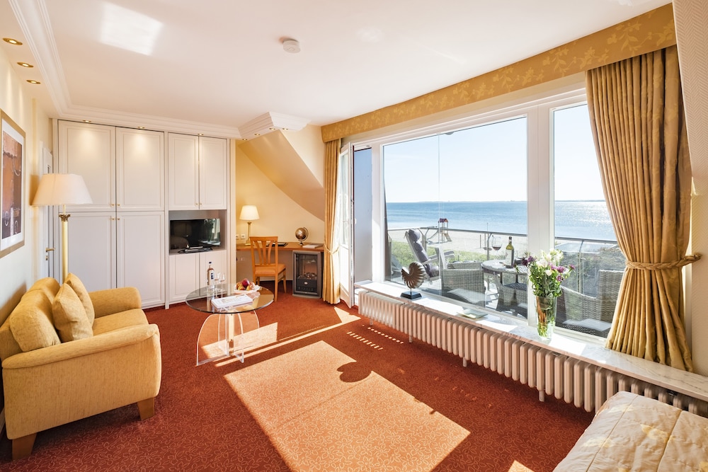Junior Suite, Sea View, Beachside (Loggia) photo 3
