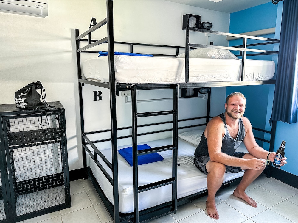 4-Bed Poolside