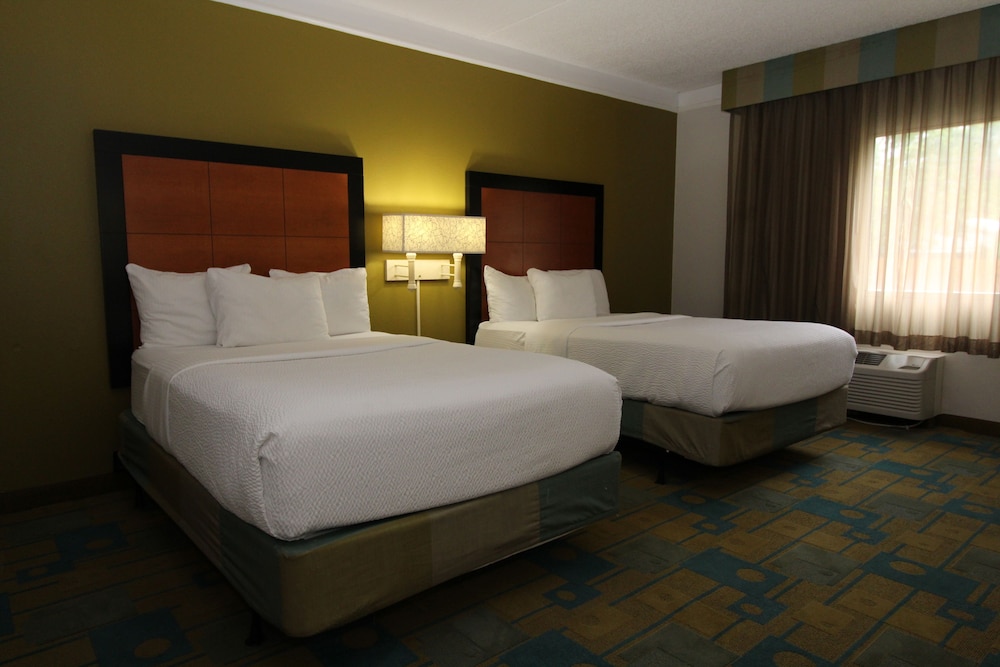 Room, 2 Double Beds, Non Smoking - Photo 3