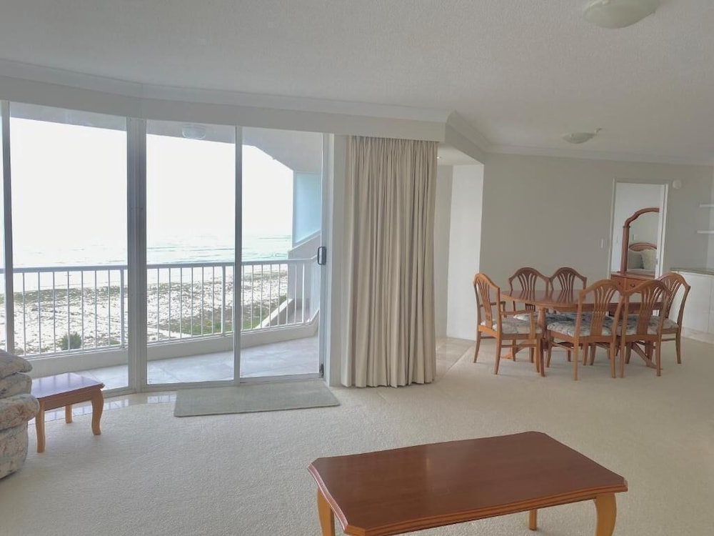 Sub Penthouse - Three Bedroom Apartment photo 3