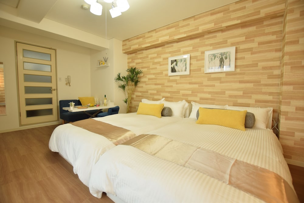 Room (701)