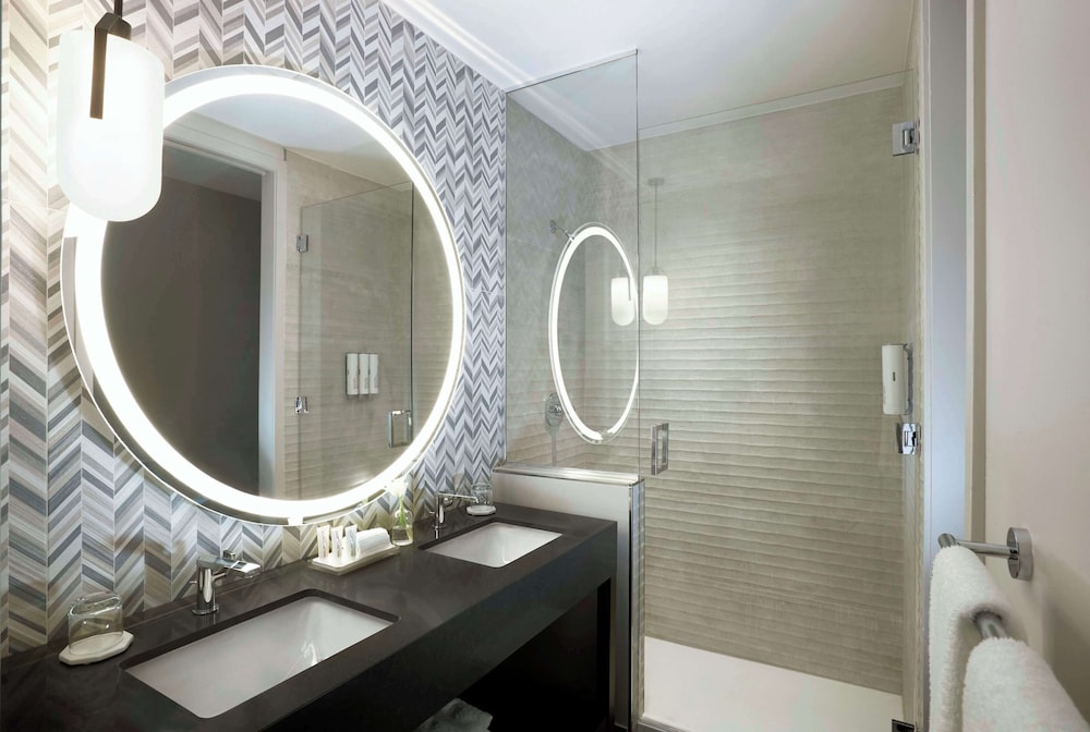 Room, 1 King Bed (Water View) - Photo 6