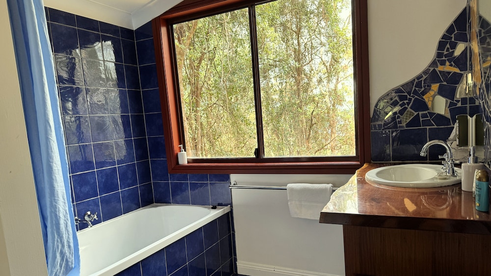 Deluxe Double Room, 1 Queen Bed, Balcony, Mountain View