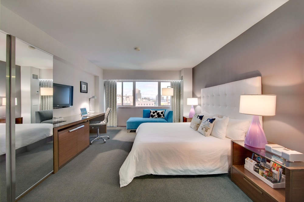Room, 1 King Bed, Accessible - Photo 4