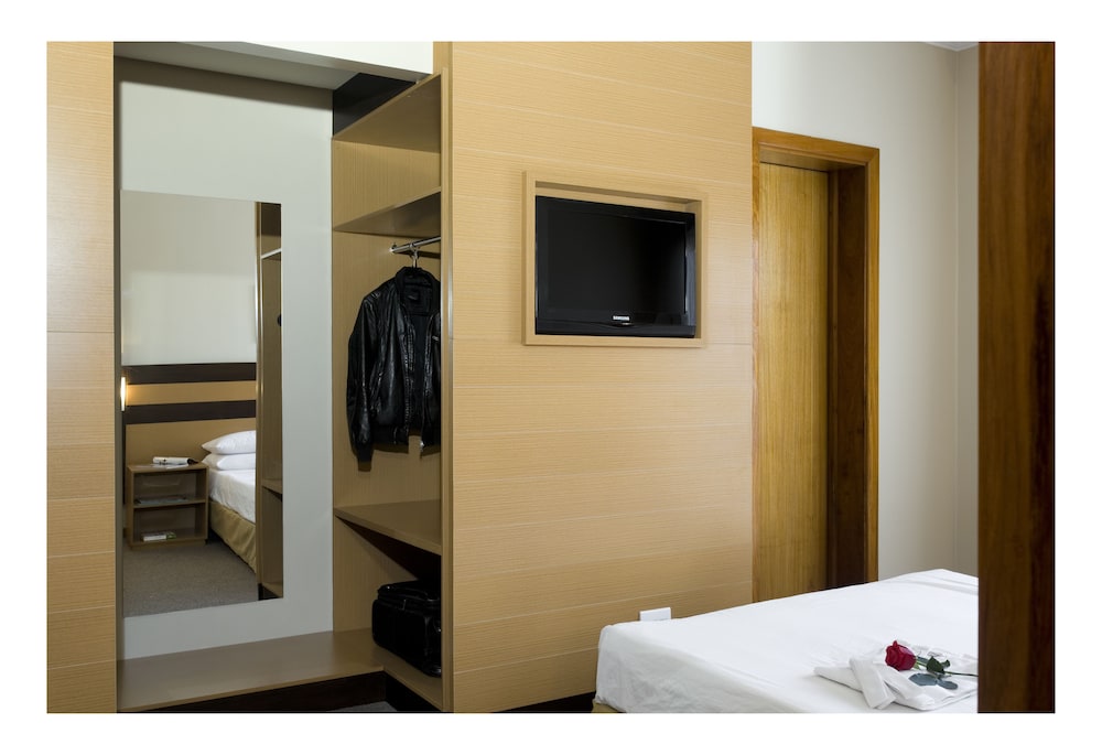 Deluxe Twin Room - Photo 2