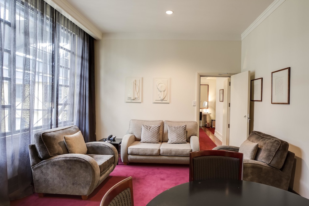 Heritage Executive Suite - Photo 2