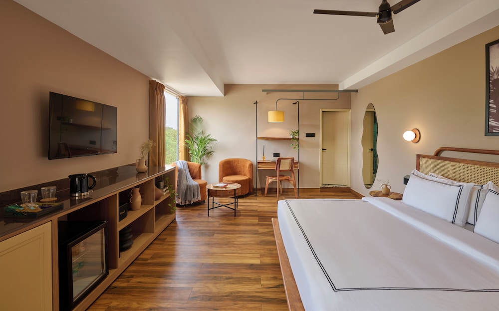 Superior Double Room, City View