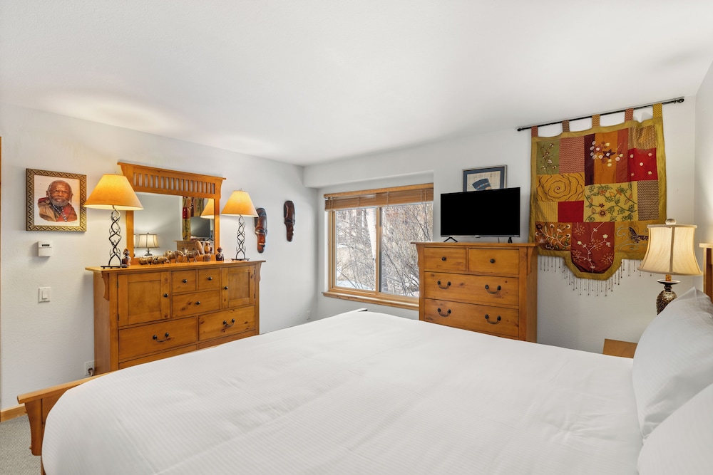 Seasons Four Condo Y-192 photo 2