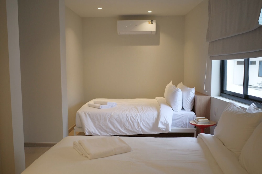 Design Suite, 2 Bedrooms, Balcony photo 3