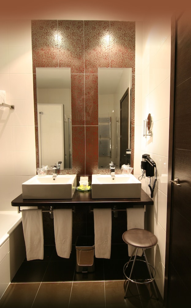 Family Room - Photo 17