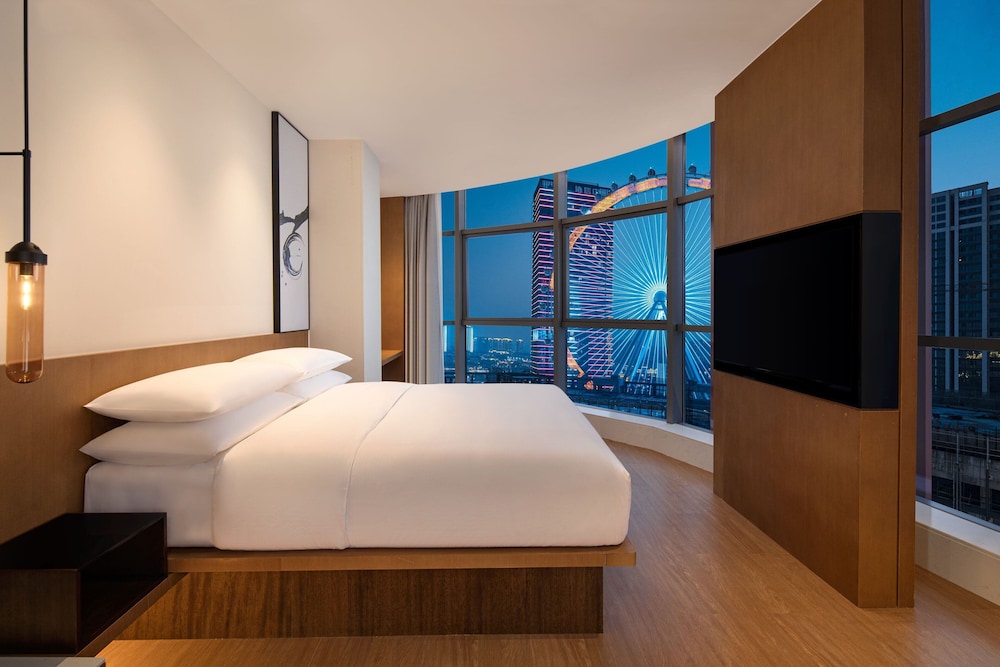 Room, 1 King Bed - Photo 5