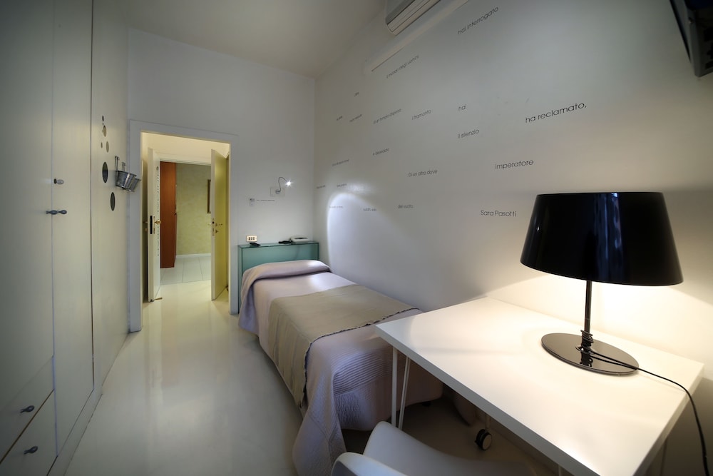 Single Room photo 1