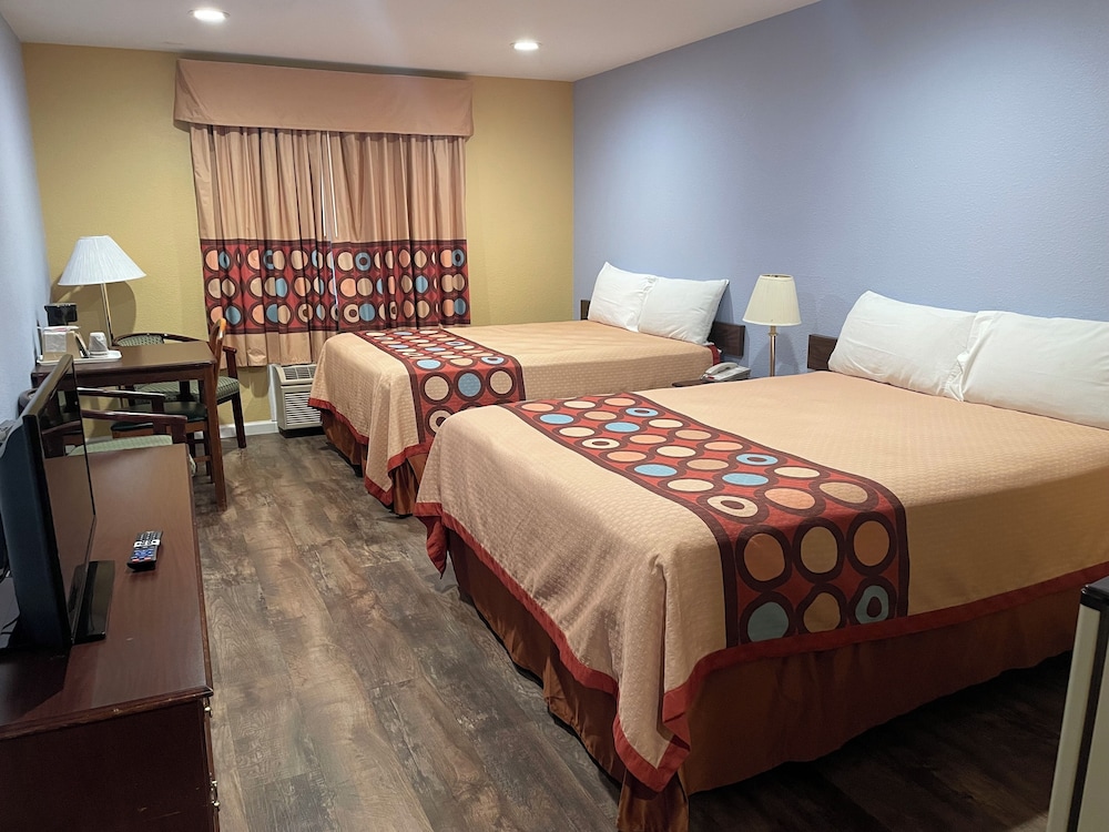 Standard Room, 2 Queen Beds photo 3