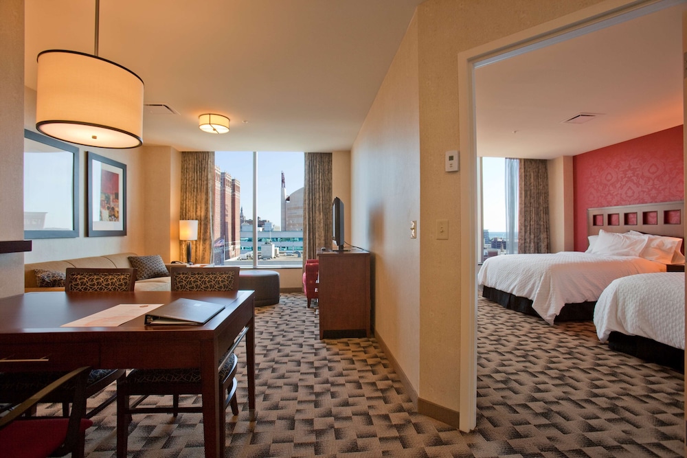 Suite, 2 Queen Beds - Photo 2