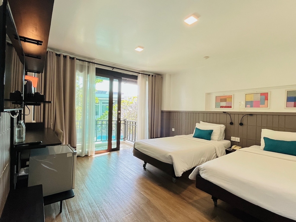 Deluxe Twin Room with Balcony - Photo 1