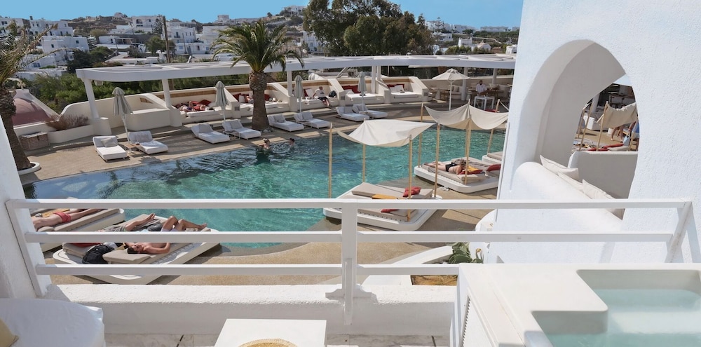 Cocoon Room / Pool View Jacuzzi photo 2