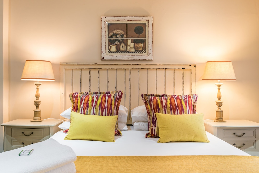 Deluxe Double Room, 1 Bedroom, Private Bathroom, Garden Area photo 3