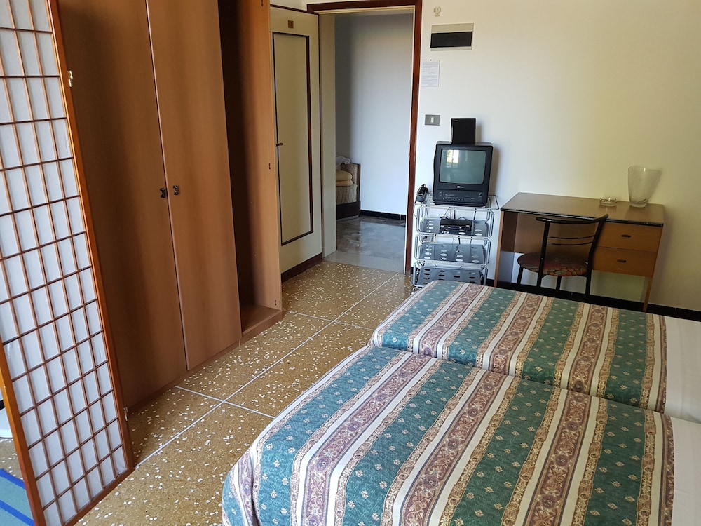 Family Room, Shared Bathroom (for 2 adults and 1 child) photo 1