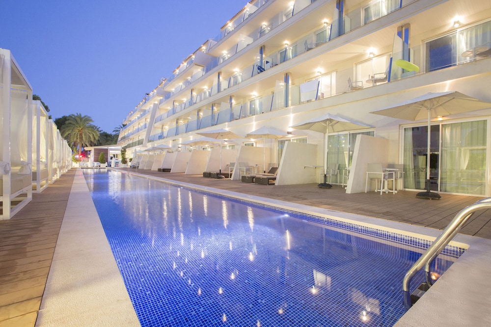 Junior Suite, Pool View (Swim Up, 3 Adults) photo 3