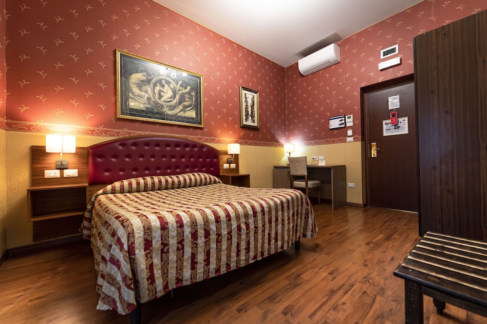 Standard Double or Twin Room photo 3