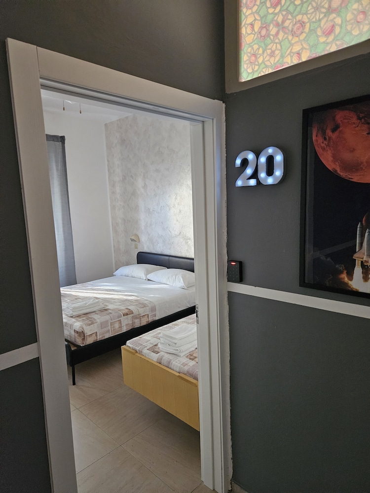 Basic Double or Twin Room, Balcony photo 3