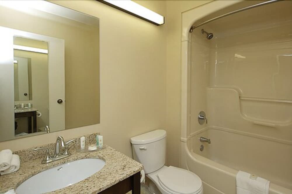 Standard Room, 1 King Bed, Non Smoking - Photo 6