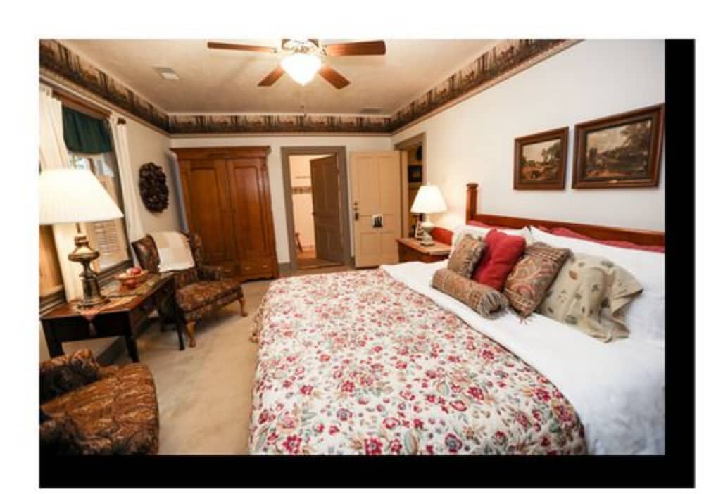 Room, Private Bathroom (Woodlands King Room)