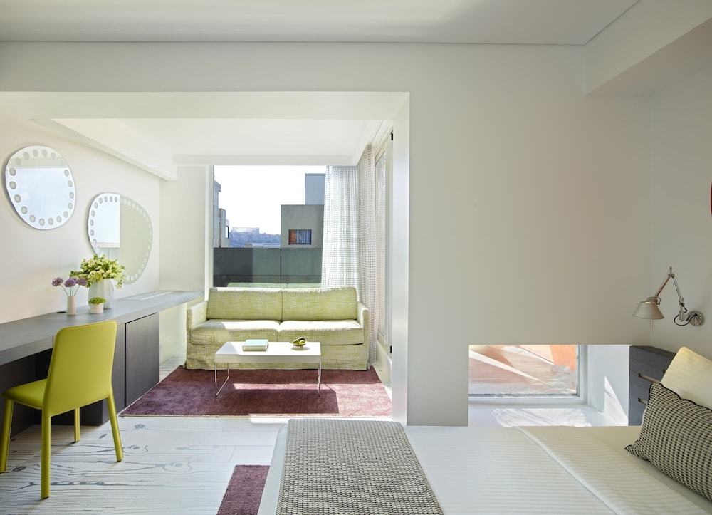 Executive Room thumbnail 6
