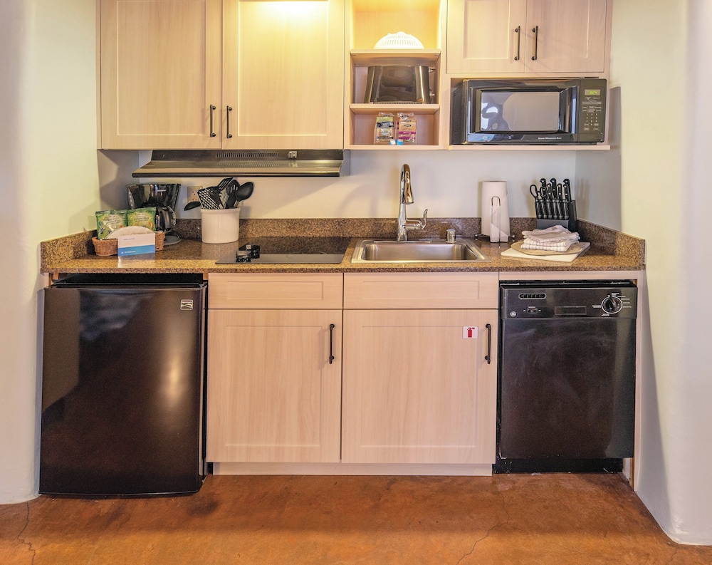 Studio Suite, 1 Bedroom, Non Smoking, Kitchenette photo 3