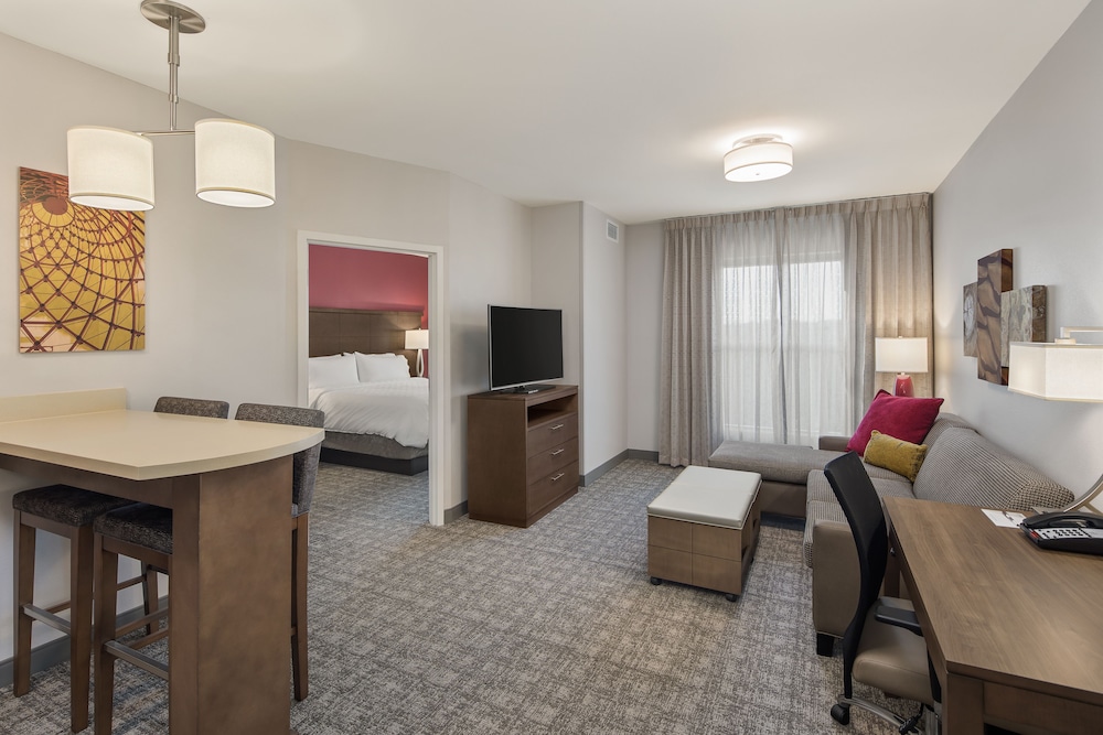 Suite, 1 Bedroom, Kitchen - Photo 2