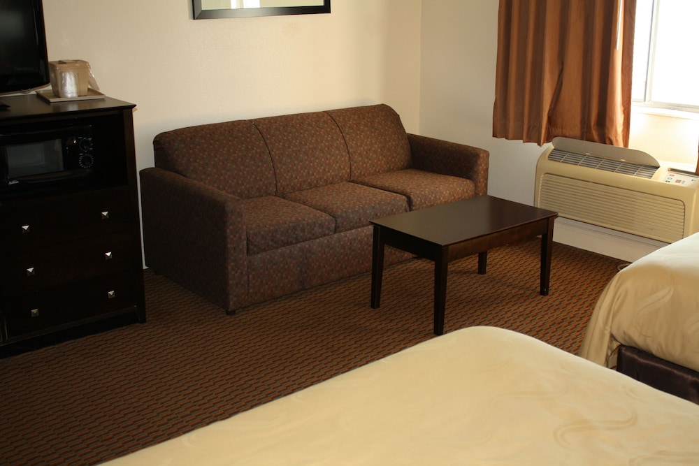 Suite, Non Smoking (2 Double Beds, or 2 Queen Beds) - Photo 14