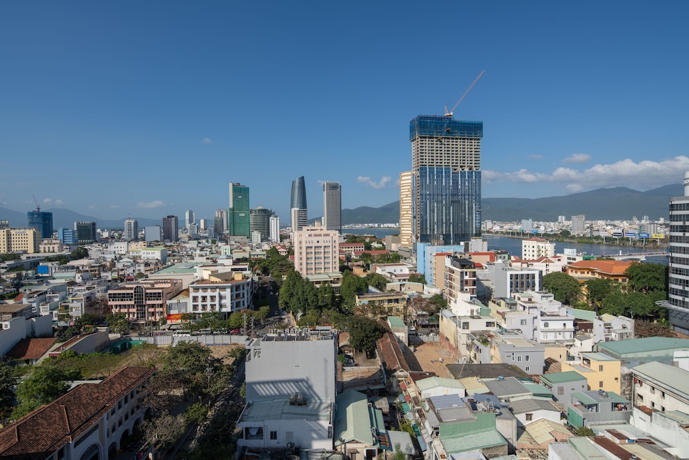 Center Deluxe Twin, City View - Photo 9