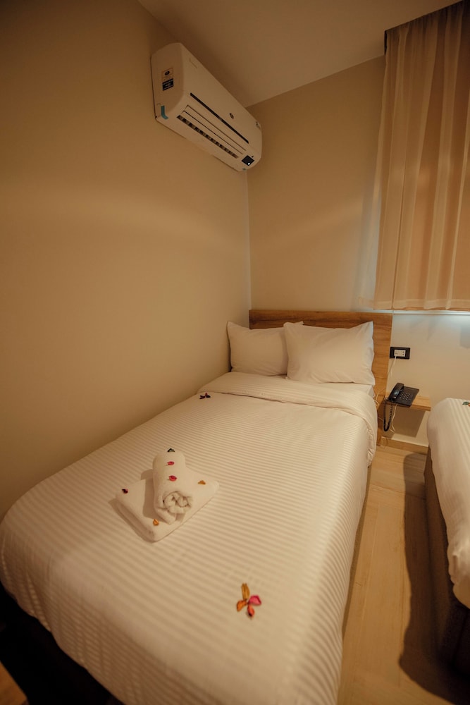 Superior Twin Room, Mountain View photo 2