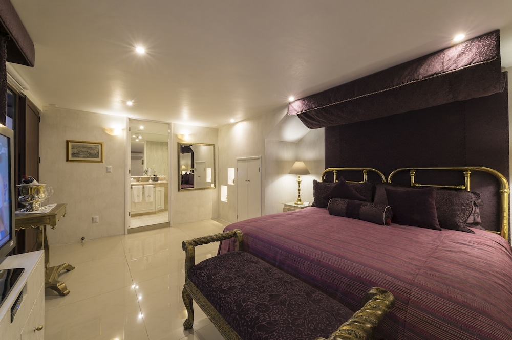 Standard Room, 1 King Bed, City View - Photo 4
