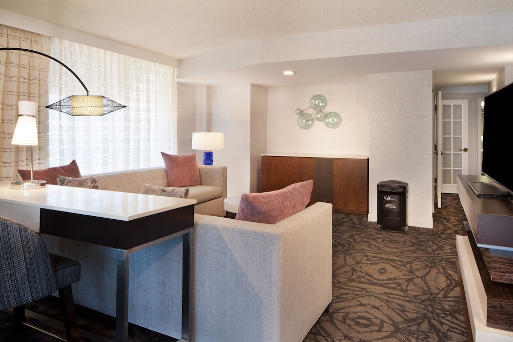Room, 2 Double Beds (Mobility/Hearing Access, Roll-In Shwr) - Photo 1