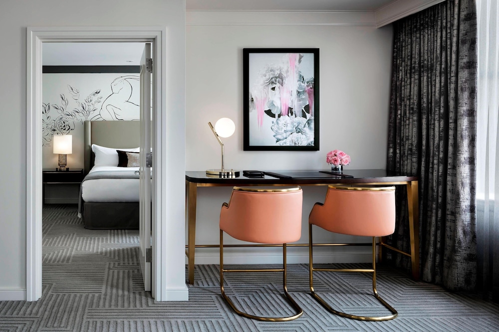 Superior Suite, 1 King Bed with Sofa bed