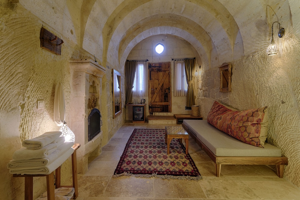 Deluxe Suite - Photo 8