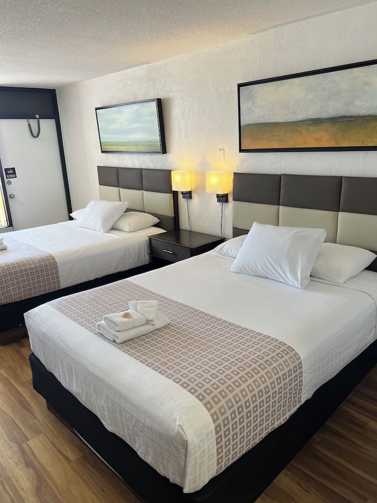 Deluxe Room, 2 Queen Beds, Kitchenette - Photo 6
