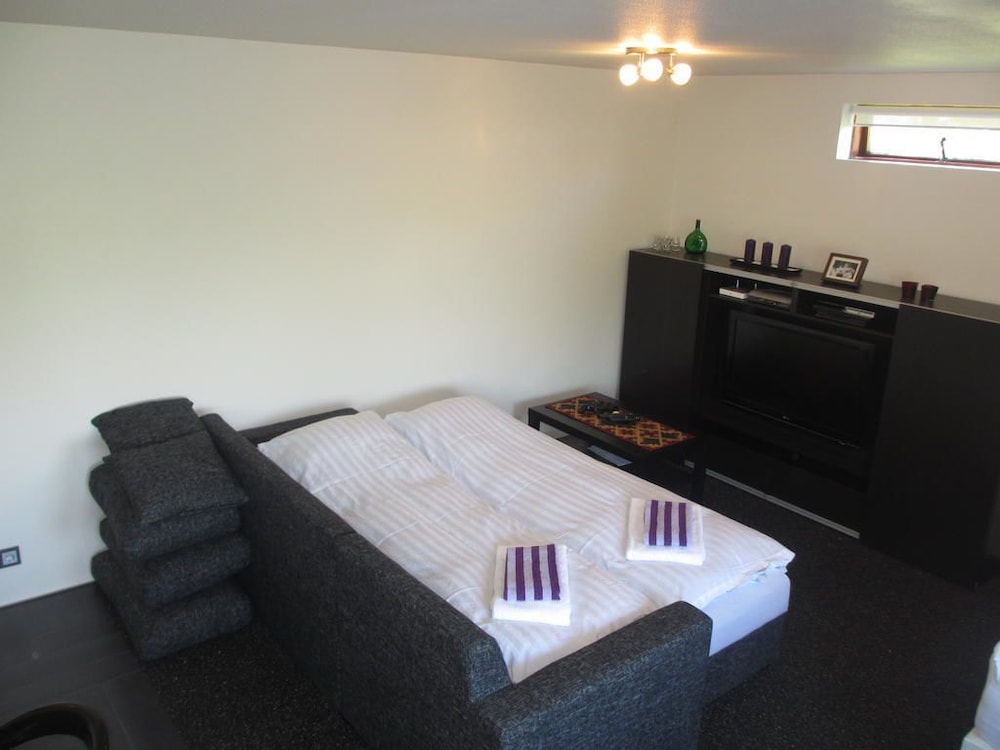 House, 4 Bedrooms photo 2