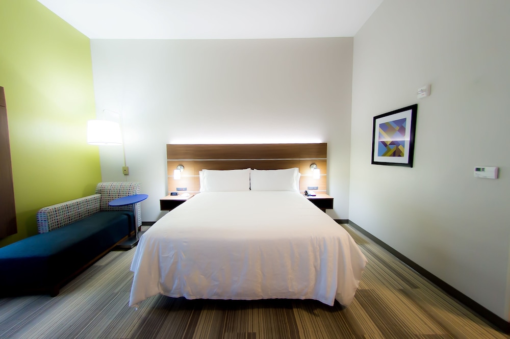Standard Room, 1 King Bed - Photo 5
