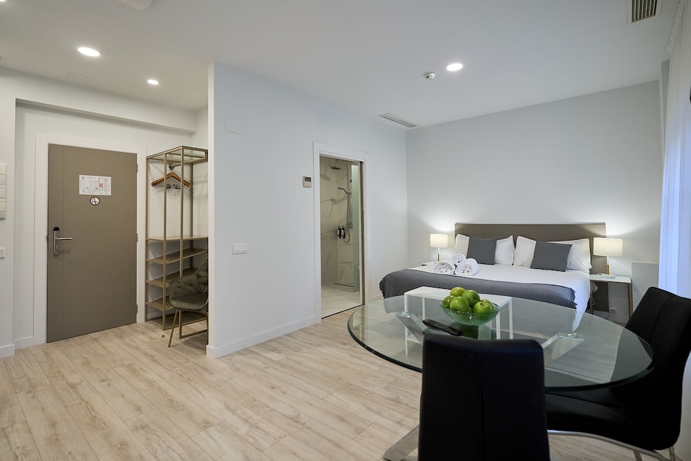 Executive Suite, 1 Queen Bed, Accessible photo 2