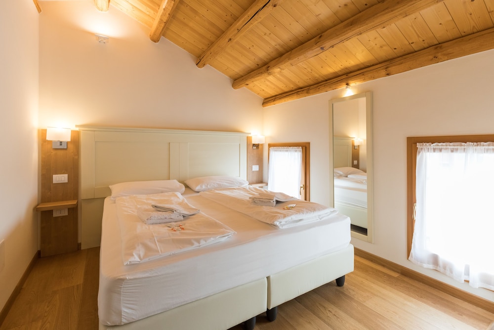 Standard Double or Twin Room, Hill View photo 2